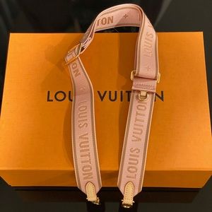 Louis Vuitton multi pochette strap in pink